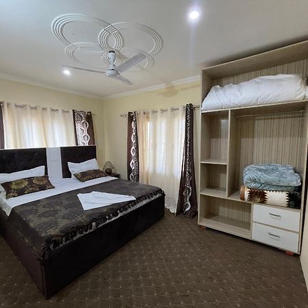 The Khayabaan - Luxurious Home Stay Away From Home Srīnagar 외부 사진