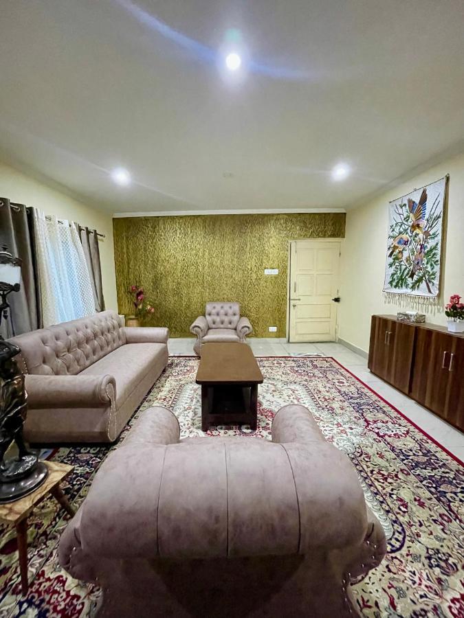 The Khayabaan - Luxurious Home Stay Away From Home Srīnagar 외부 사진