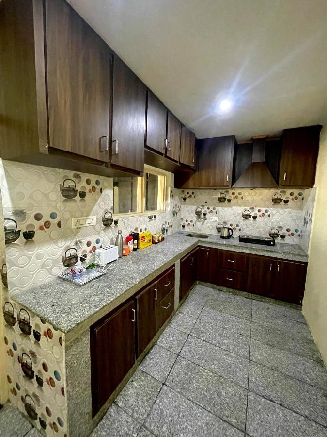 The Khayabaan - Luxurious Home Stay Away From Home Srīnagar 외부 사진