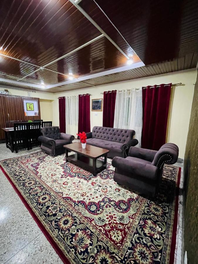 The Khayabaan - Luxurious Home Stay Away From Home Srīnagar 외부 사진