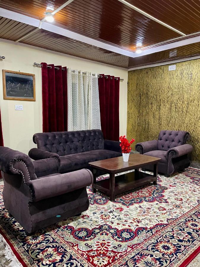 The Khayabaan - Luxurious Home Stay Away From Home Srīnagar 외부 사진