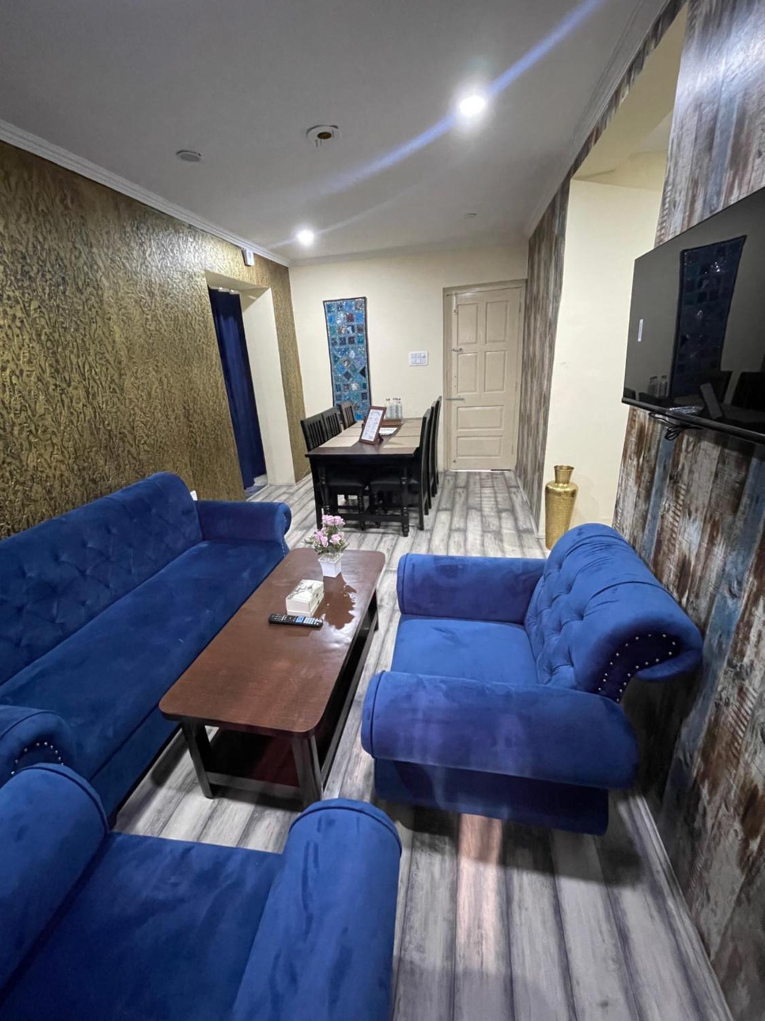 The Khayabaan - Luxurious Home Stay Away From Home Srīnagar 외부 사진