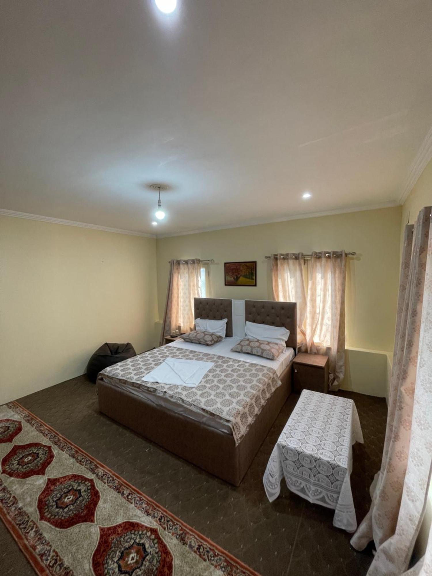 The Khayabaan - Luxurious Home Stay Away From Home Srīnagar 외부 사진
