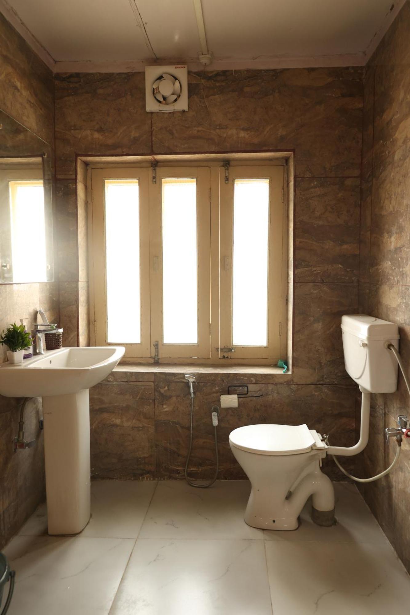 The Khayabaan - Luxurious Home Stay Away From Home Srīnagar 외부 사진